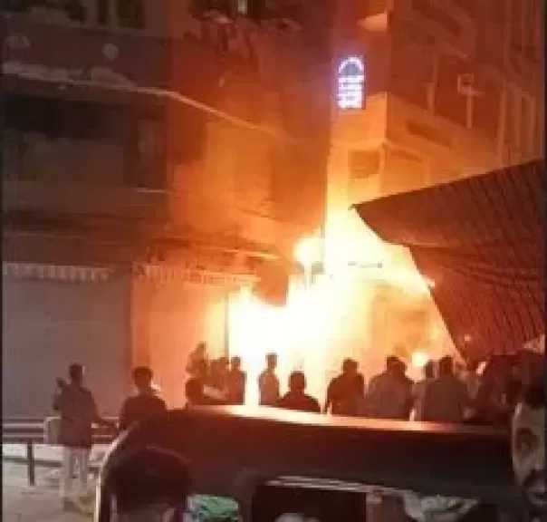 اندلاع حريق في فندق بشارع السوق السياحي في أسوان