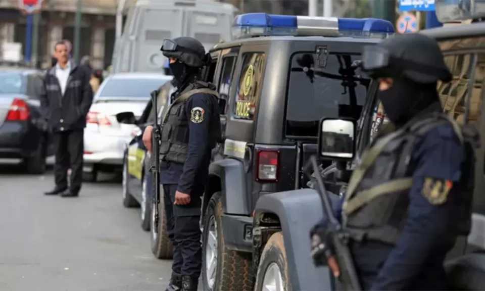 كاميرات المراقبة تكشف هوية لصوص محل تجاري بأسوان