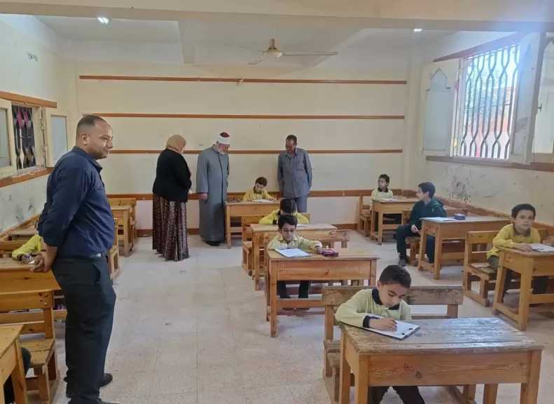 رئيس سوهاج الأزهرية يتفقد الامتحانات بمجمع علي بن أبي طالب النموذجي