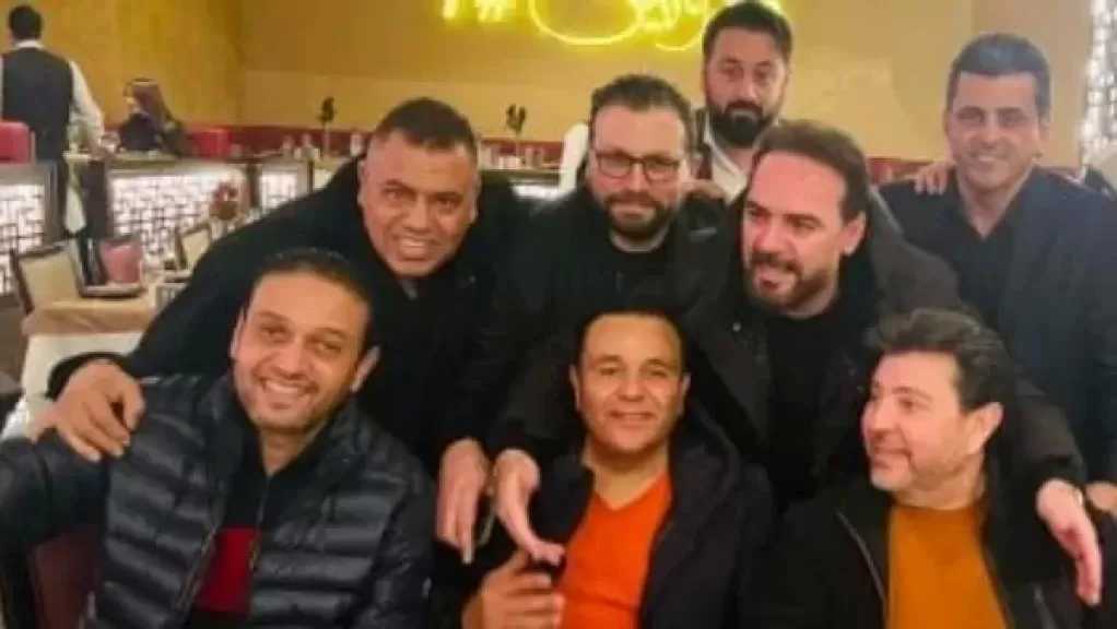 كده برضه يا قمر .. محمد فؤاد يُودّع هاني شاكر برسالة حزينة