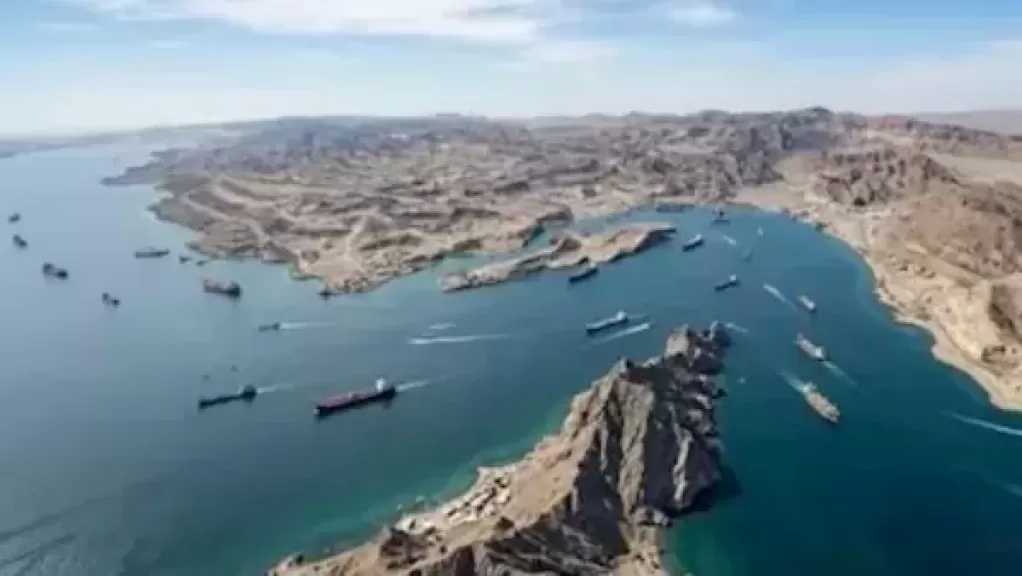 خبير عسكري: مضيق هرمز في حالة «لا سلم ولا حرب»… وتحركات أمريكية لتأمين الملاحة