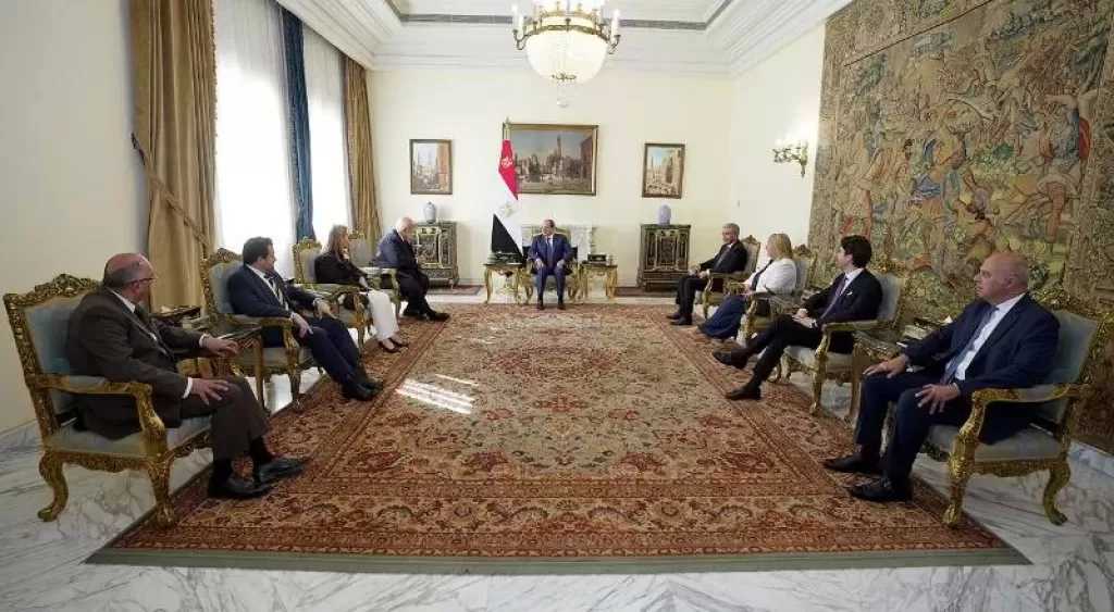 الرئيس السيسي يؤكد حرص مصر على مواصلة تطوير قطاع السياحة للوصول لاستقبال 30 مليون سائح سنويًا