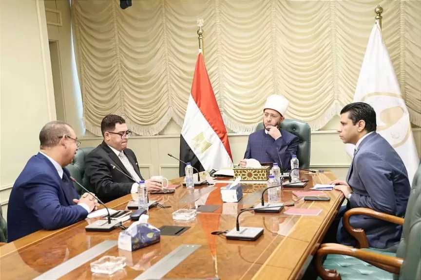 الأزهري يعقد اجتماعًا لمتابعة سير العمل في المجموعة الوطنية لاستثمارات الأوقاف