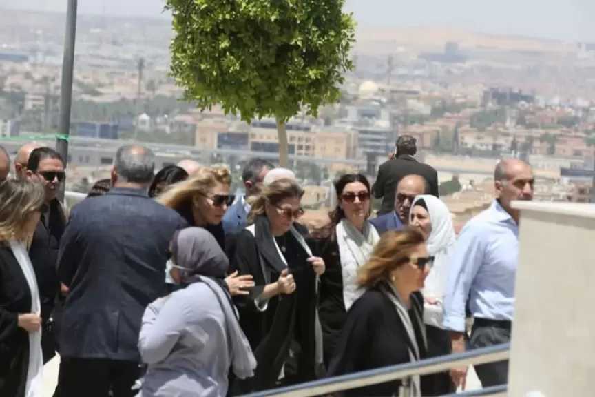 أول ظهور لزوجته نهلة توفيق.. نجوم الفن في وداع أمير الغناء العربي هاني شاكر