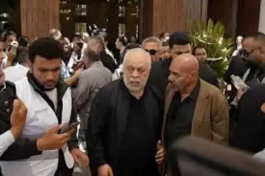أشرف زكي ومحمد ثروت ونادية الجندي يودعون هاني شاكر