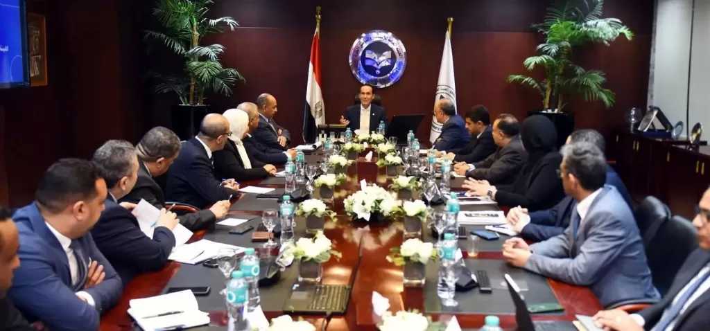 الرئيس التنفيذي للهيئة العامة للاستثمار والمناطق الحرة يتابع خطط التوسع بالمناطق الحرة والاستثمارية