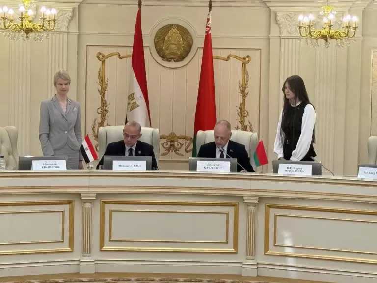 وزير الاستثمار يوقع بروتوكول تعاون شامل مع نظيره البيلاروسي لتعزيز التكامل الاستثماري والتبادل التجاري