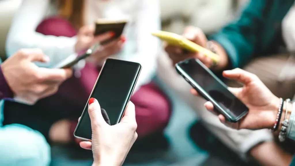 رئيس شعبة الاتصالات ينتقد زيادات الأسعار: كان الأولى تحسين الخدمة السيئة بدلا من نفقات الإعلانات الفلكية