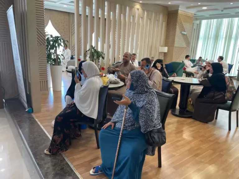 ضيوف الرحمن يشيدون بخدمات بعثة حج القرعة في مكة والمدينة