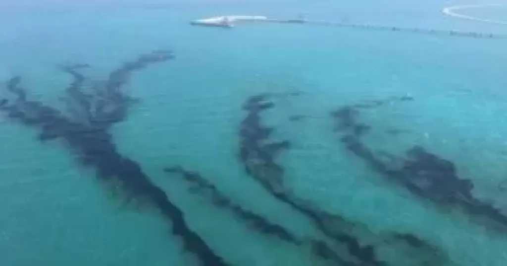 رويترز: اشتباه بتسرب نفطى يغطى 45 كم قرب جزيرة خارك الإيرانية