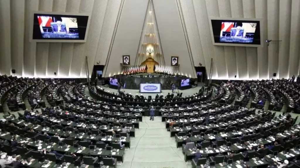 البرلمان الإيراني يعلن عقد أول جلسة له منذ بدء الحرب غدا عبر الإنترنت