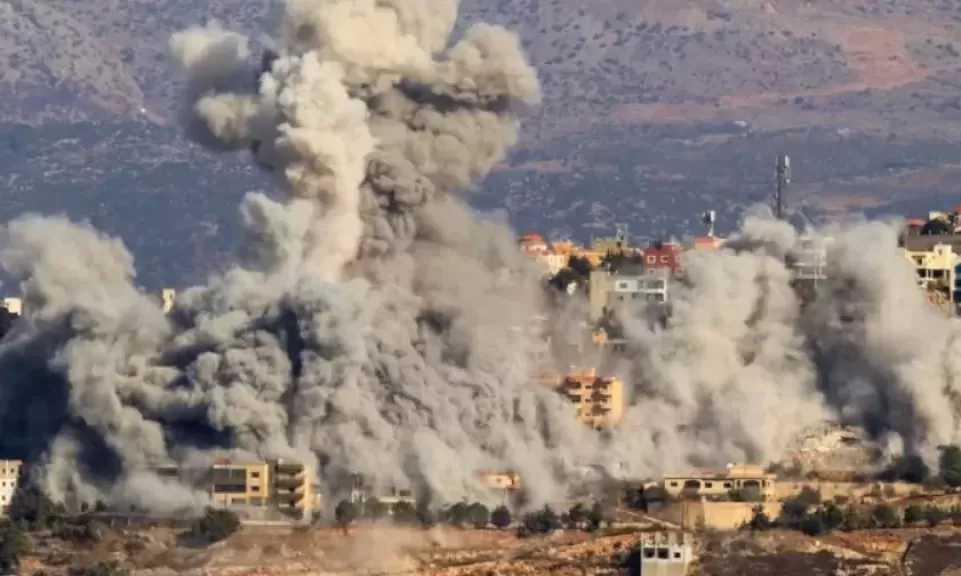 لبنان.. الجيش الإسرائيلي يقصف بلدات جنوبية وينسف منازل