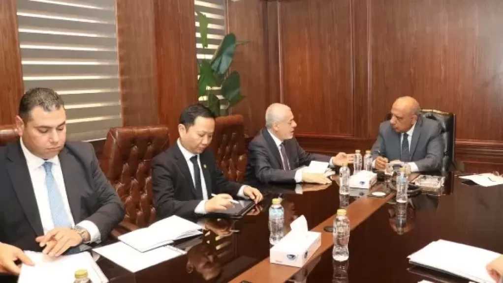 وزير الكهرباء يبحث مع «أميا باور» الإماراتية مستجدات تنفيذ مشروعات الطاقة المتجددة