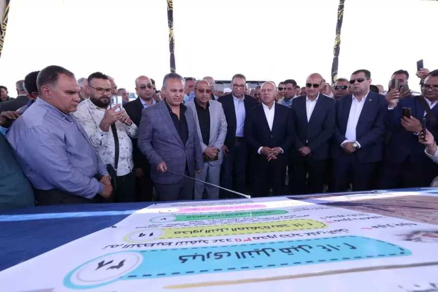 وزير النقل يشهد التشغيل التجريبي للمرحلة الأولى من محور الفشن ببني سويف والثانية والثالثة من محور ديروط.. صور