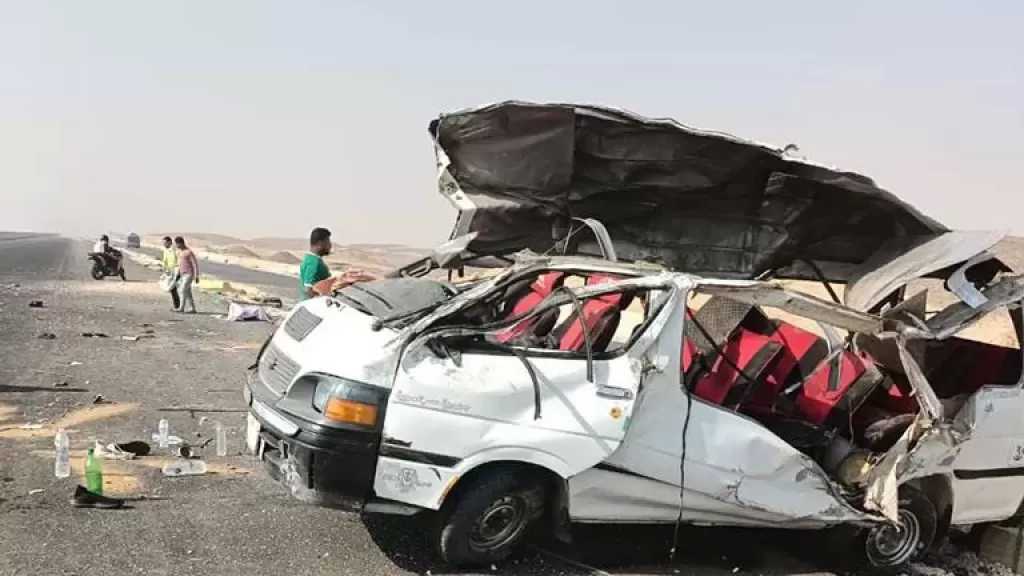 إصابة 6 أشخاص في انقلاب ميكروباص بجسر السويس