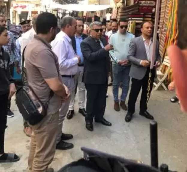 محافظ الدقهلية يتفقد منطقة سوق الخواجات بالمنصورة ويشدد على استمرار مراجعة إجراءات السلامة