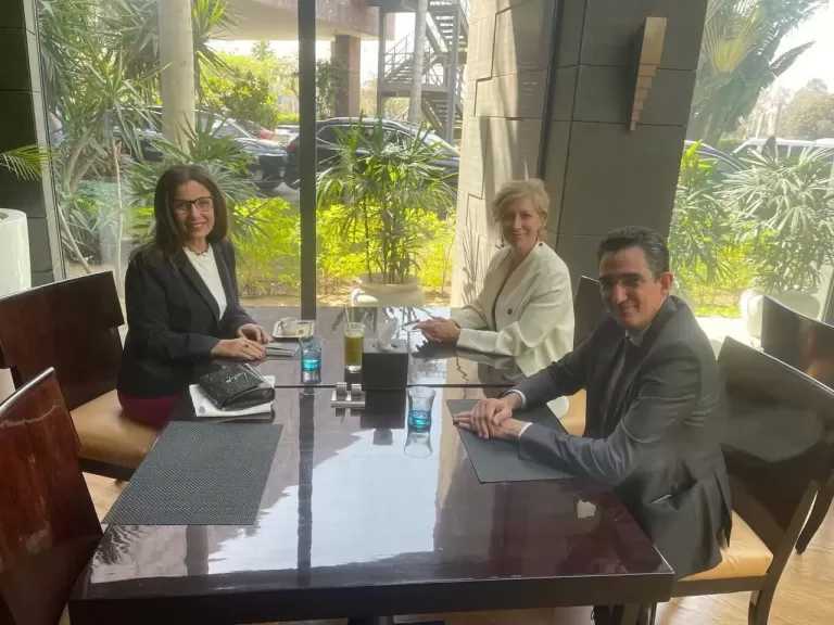 وزيرة الثقافة ومديرة معهد العالم العربي بباريس تبحثان تنظيم فعاليات ثقافية مشتركة
