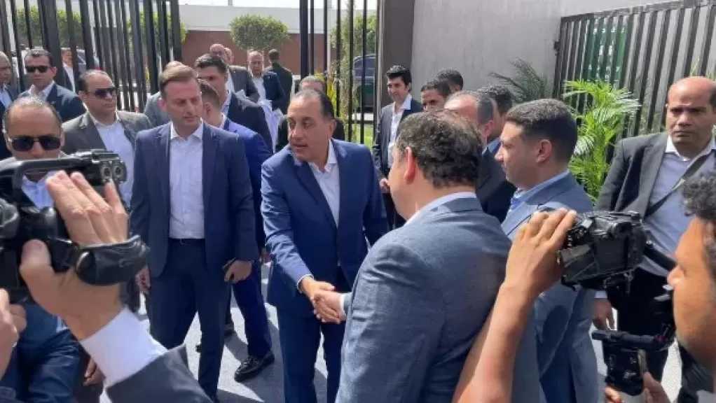 رئيس الوزراء يصل مدينة السادات بمحافظة المنوفية لافتتاح أحد مصانع المياه الغازية بالمدينة