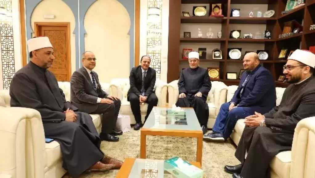 نائب رئيس هيئة الرقابة النووية يزور مفتي الجمهورية تقديرًا لدعمه التوعوي لمجلة الهيئة