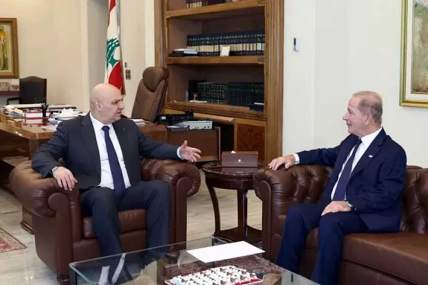 الرئيس اللبناني يدعو السفير الأمريكي إلى الضغط على إسرائيل لوقف إطلاق النار