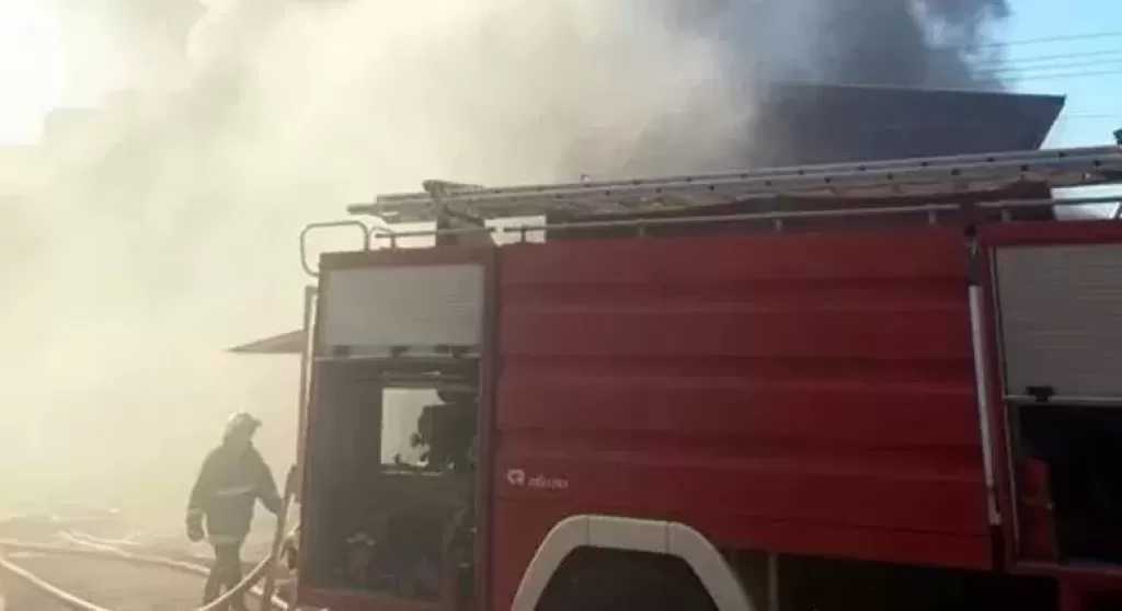 السيطرة على حريق اندلع داخل ورشة لأعمال الحدادة بحدائق أكتوبر