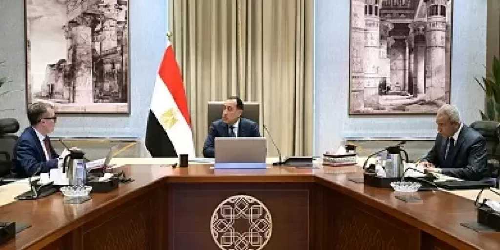 رئيس الوزراء يتابع مع وزير التخطيط الموقف التنفيذي لخطة العام المالي 2025-2026