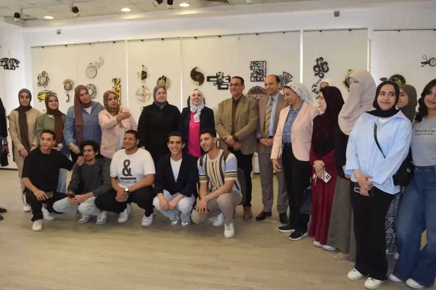افتتاح معرض لتوظيف تكنولوجيا الليزر في كلية فنون تطبيقية بجامعة بنها