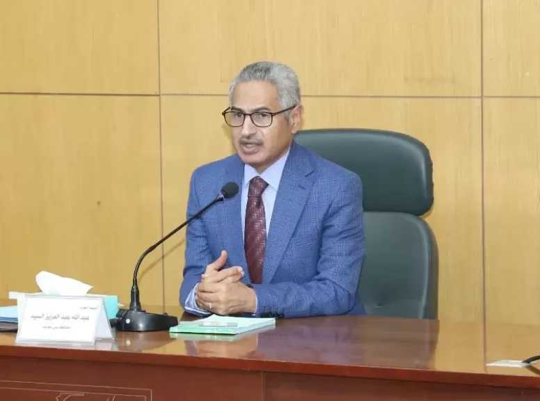محافظ بني سويف يلتقي حملة الدكتوراه والماجستير من العاملين بالديوان العام والوحدات المحلية