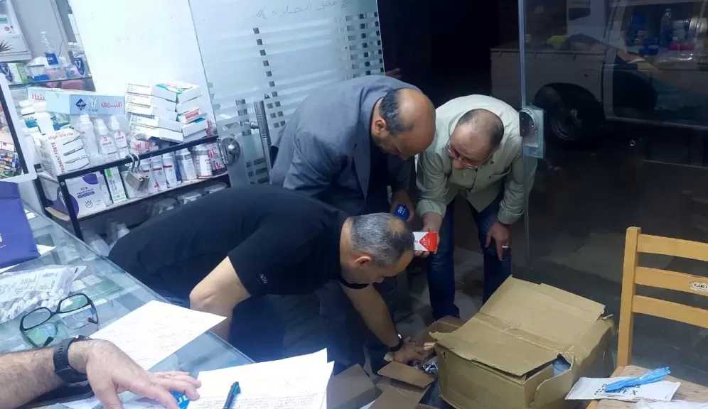 ضبط 6116 عبوة مستلزمات أسنان منتهية الصلاحية داخل شركة طبية بالغربية