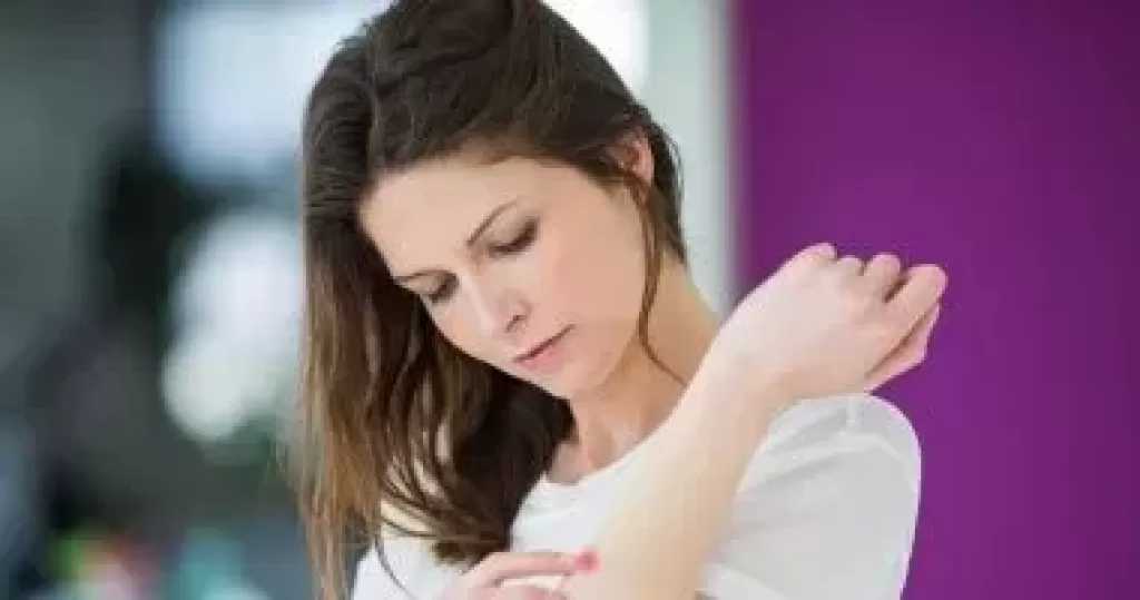 تساقط الشعر والشعور بالتعب لدى النساء مؤشرات للإصابة بهذا المرض