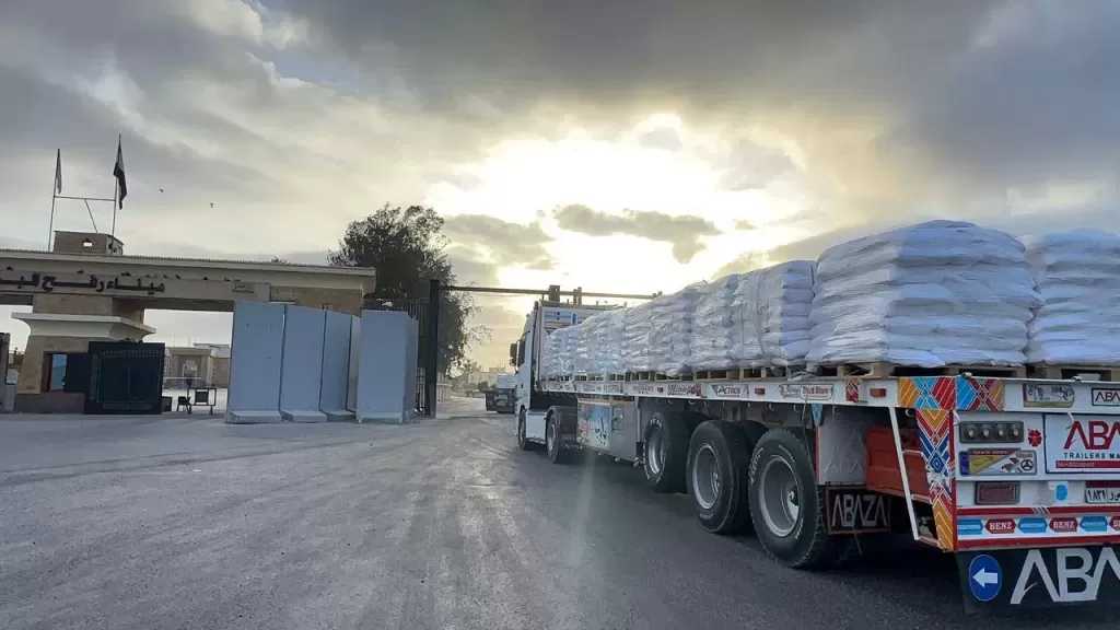 الهلال الأحمر المصري يطلق قافلة زاد العزة الـ195 بحمولة 3478 طن مساعدات لدعم الأشقاء الفلسطينيين