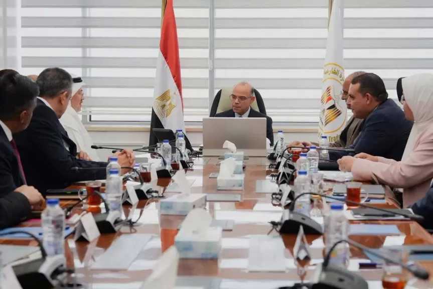 وزير الاستثمار يبحث مع المؤسسة الدولية الإسلامية لتمويل التجارة تطوير برامج التمويل وبعثات التصدير والتكامل الصناعي