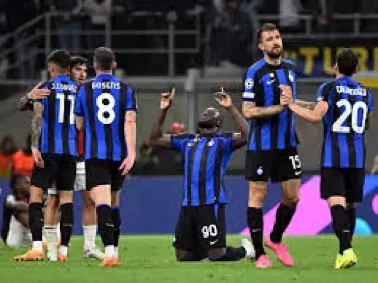 إنتر ميلان يتوج بكأس إيطاليا بثنائية أمام لاتسيو