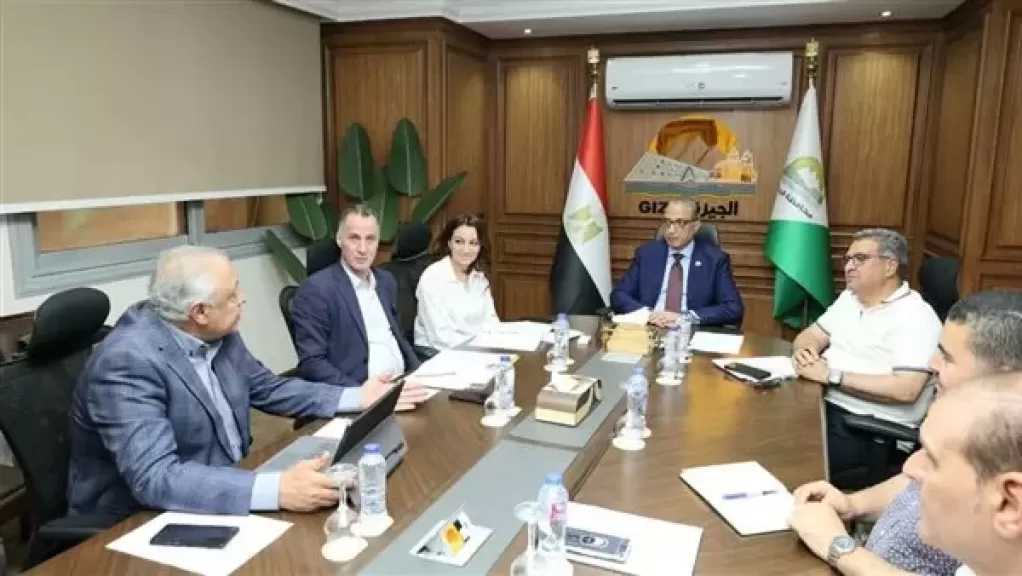 محافظ الجيزة يناقش أعمال التطوير بمحور الفريق كمال عامر لتعظيم الاستفادة من المشروع