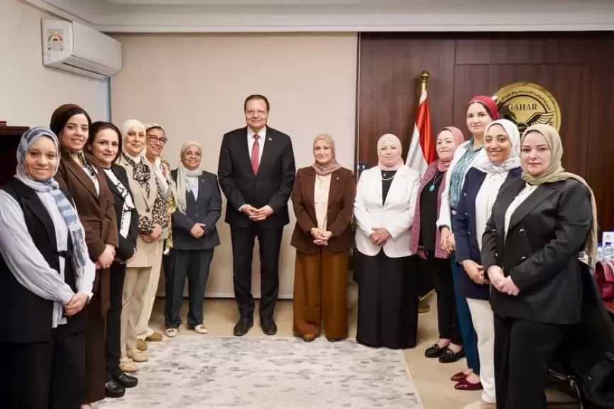 رئيس هيئة الاعتماد والرقابة الصحية يترأس الاجتماع الأول للجنة إعداد معايير التميز للرعاية التمريضية ويؤكد أهمية دعم التمريض نفسياً ومهنياً لتحسين جودة الرعاية الصحية