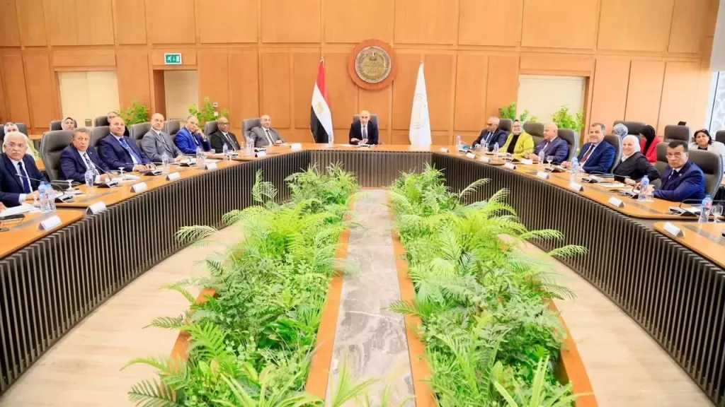وزير التربية والتعليم يتابع مع مديري المديريات التعليمية تنفيذ خطط الاستعدادات لامتحانات نهاية العام الدراسي 2025/ 2026