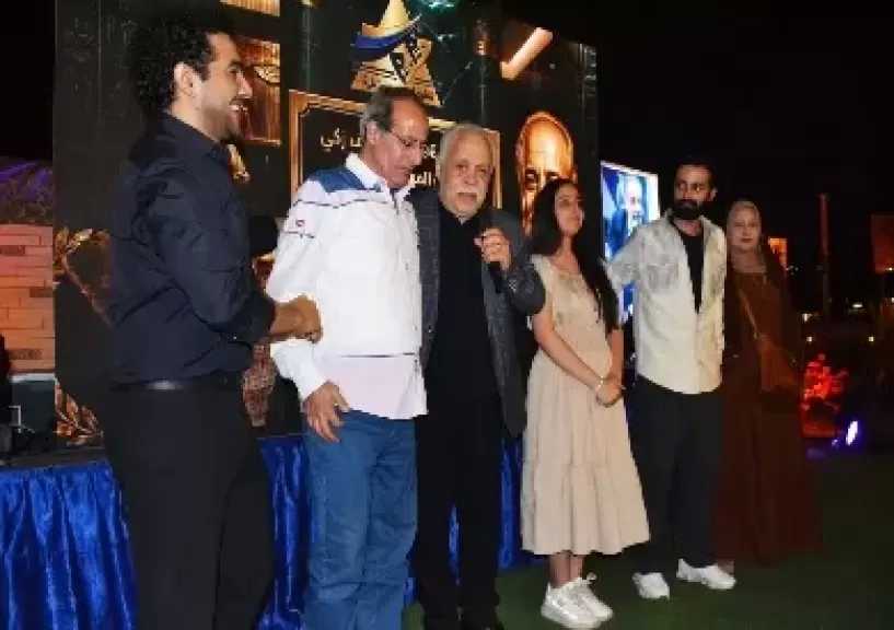 نقابة المهن التمثيلية تُخلّد اسم الفنان الراحل ياسر صادق على القاعة الكبرى بالنادي