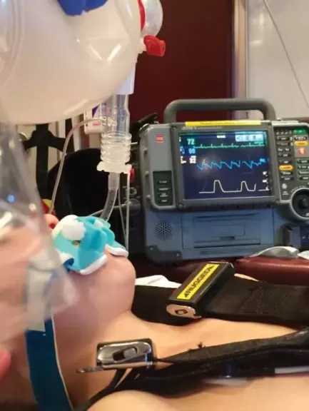 مش هسيبه إلا بإرادة ربنا| تفاصيل إنعاش قلب مريض توقف نبضه.. فيديو