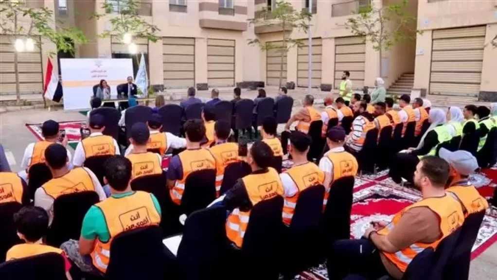 مدير صندوق مكافحة الإدمان يلتقي مجموعة من المتعافين بحدائق أكتوبر