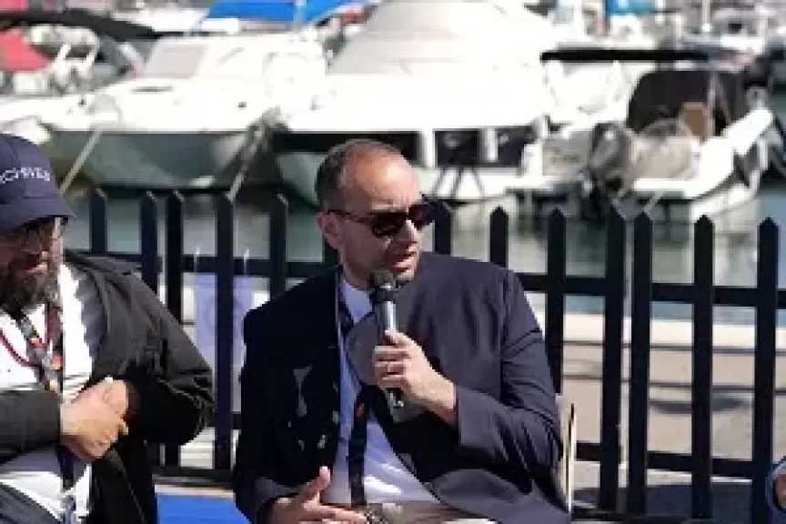 محمد طارق من الجناح المصري في «كان»: مهرجان القاهرة السينمائي شريان حياة لصناع الأفلام