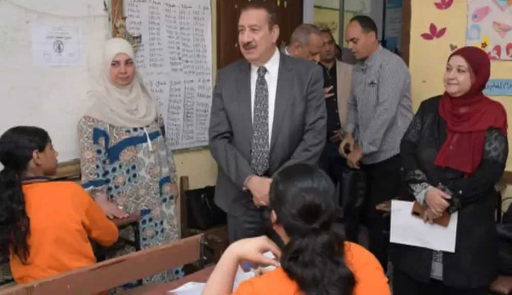 محافظ بورسعيد يتفقد لجان امتحانات النقل للمرحلتين الابتدائية والإعدادية