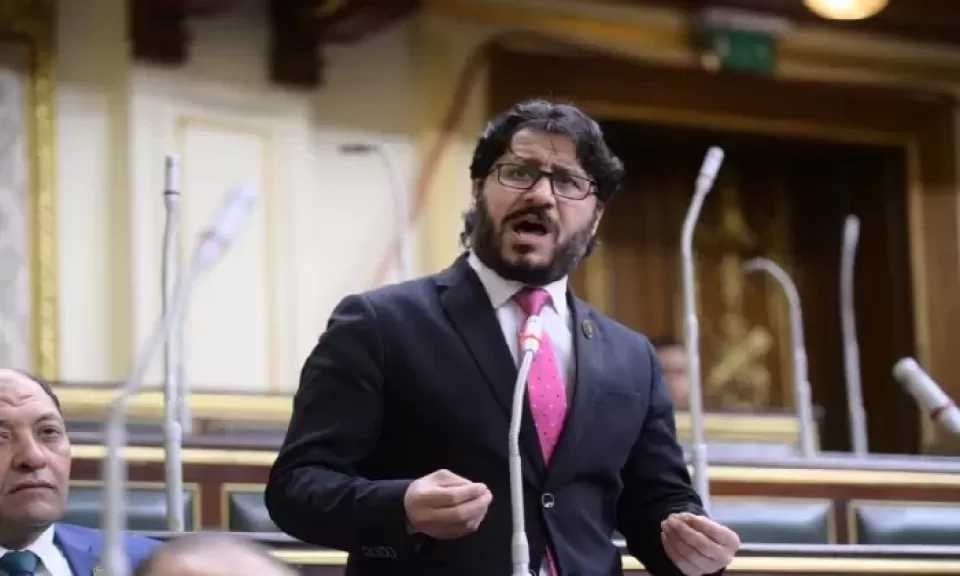 النائب أحمد البرلسي يتقدم بطلب إحاطة للحكومة: التمييز ضد مرتدي الجلباب المصري إهانة للهوية الوطنية