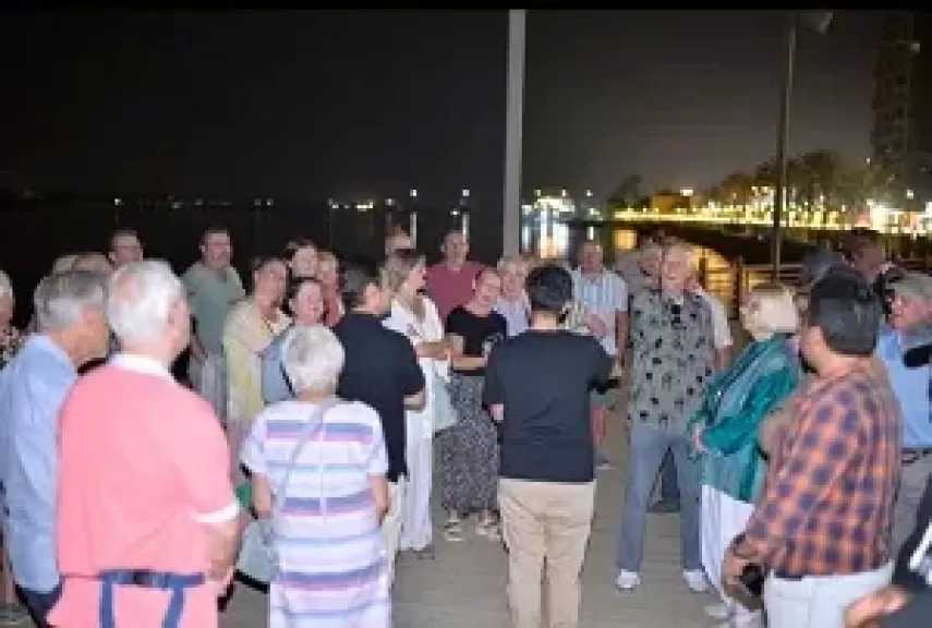 بني سويف تستقبل 39 سائحًا إنجليزيًا في جولة بممشى الكورنيش خلال رحلتهم النيلية بين القاهرة وأسوان