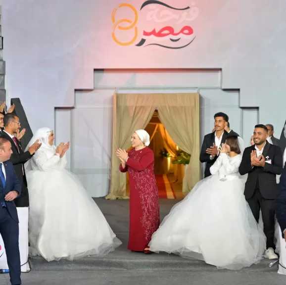 السيدة انتصار السيسي من فعالية فرحة مصر: «فرحانة فرحة أم بتجوز بنتها»