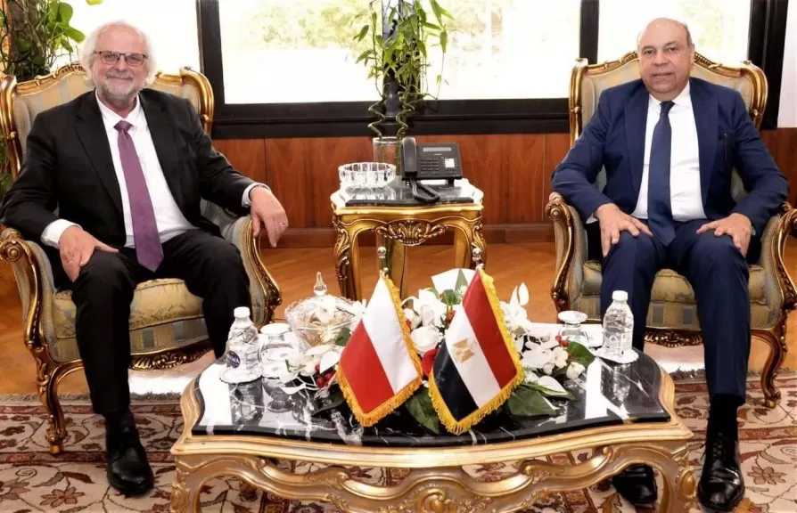 وزير الطيران المدني يبحث مع سفير بولندا لدى جمهورية مصر العربية سبل تعزيز الحركة الجوية والسياحية بين البلدين
