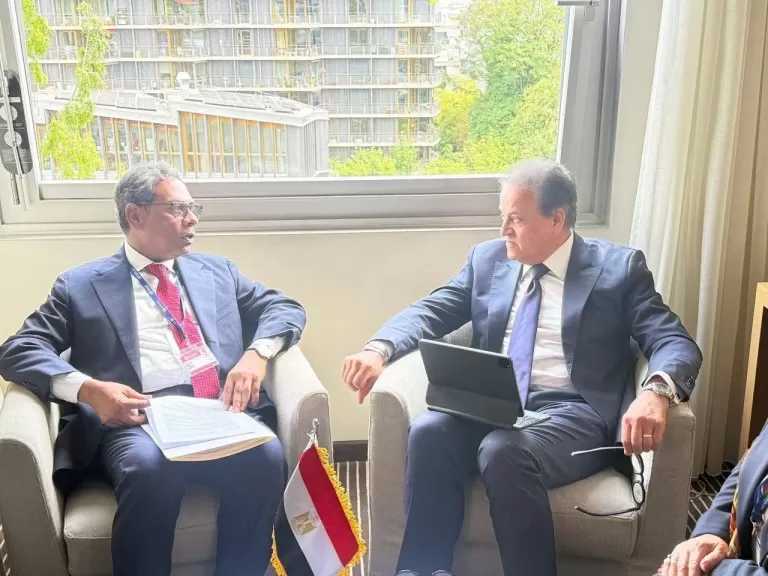 د. خالد عبدالغفار يلتقي نظيره البنجلاديشي لبحث تعزيز التغطية الصحية الشاملة وصناعة الأدوية