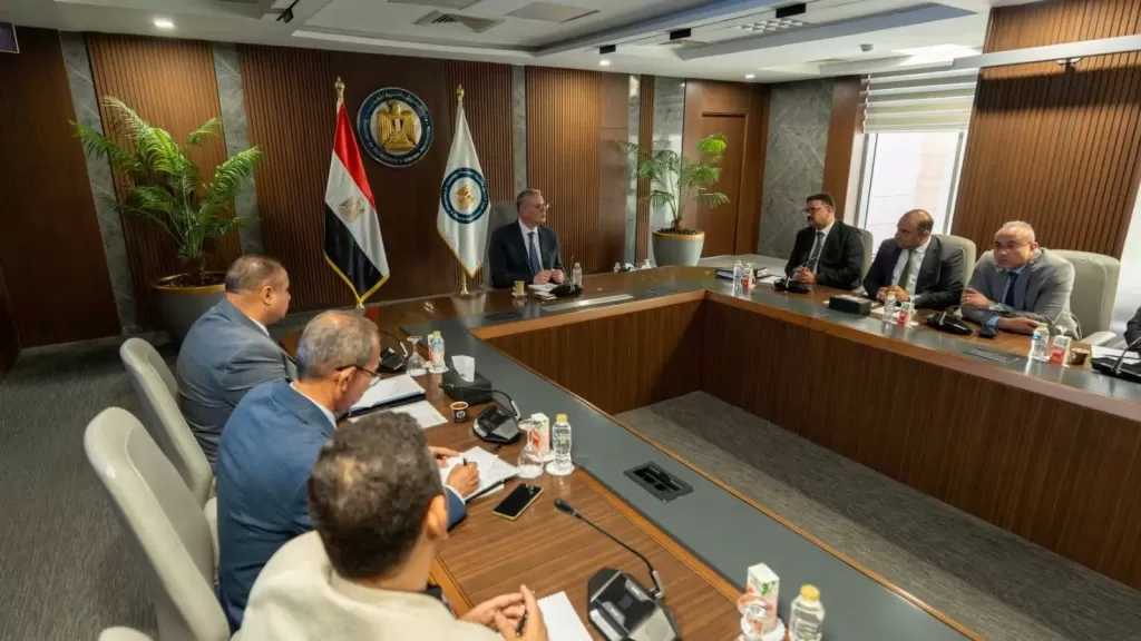 وزير البترول يلتقي كوادر التعدين المرشحة لبرامج تدريبية متقدمة بأكبر الجامعات الأسترالية