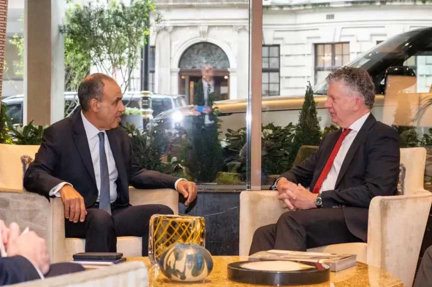 وزير الخارجية يؤكد أهمية تعزيز التعاون الاقتصادي وزيادة حجم الاستثمارات البريطانية بمصر