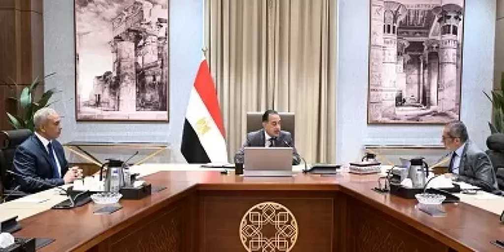 رئيس الوزراء يتابع الموقف التنفيذي لتشغيل عدد من المشروعات بالعاصمة الجديدة