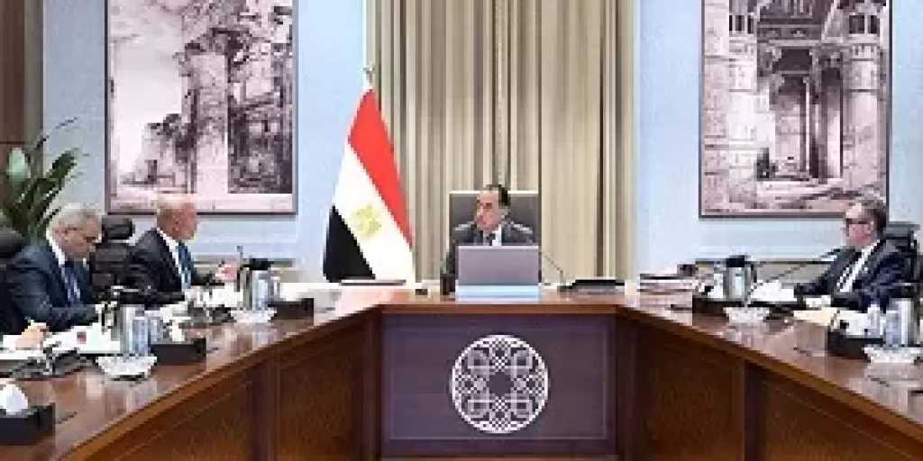 رئيس الوزراء يوجه بضرورة المتابعة الدورية لأعمال صيانة كوبري 6 أكتوبر وشبكات الطرق المحلية
